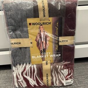 NWT.  Woolrich Cozy Blanket Wrap. Daphine Plaid. One Size.